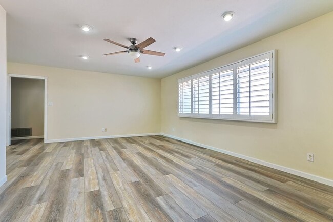 Building Photo - Spacious 6-Bedroom Pool Home Near ASU with 2-Car Garage