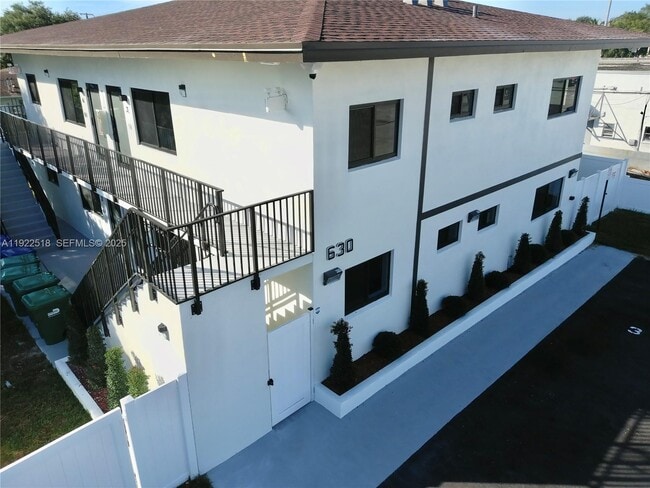 Building Photo - 630 NE 166th St