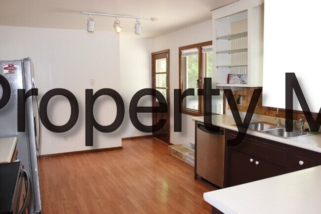 Building Photo - Edina Single Family Home, Hardwood Floors,...