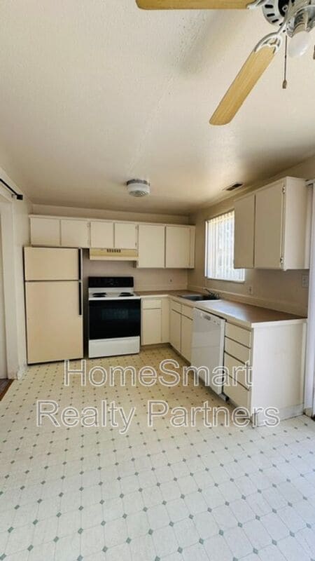 Building Photo - 112 Skyline Dr