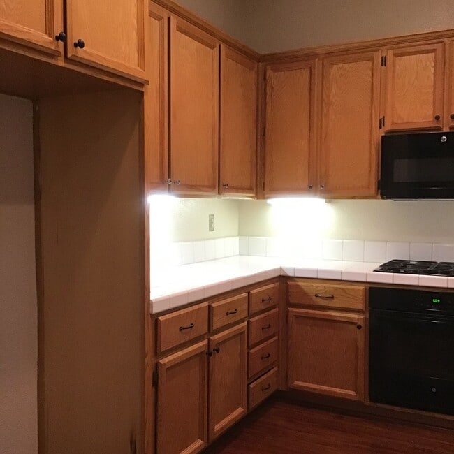 Building Photo - Woodcreek Oaks area home with pool