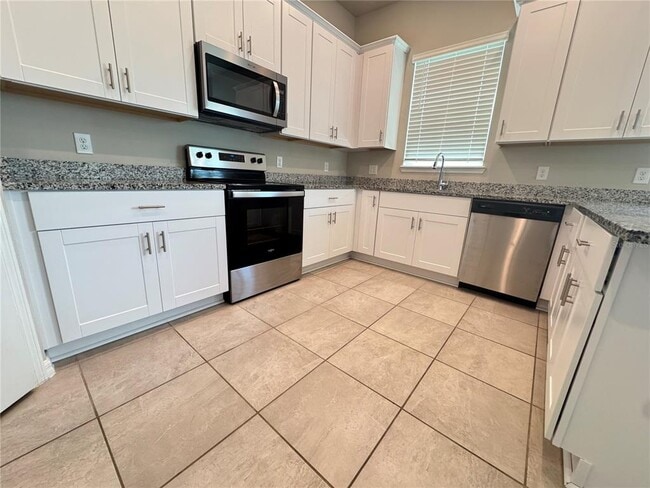 Building Photo - 440 Venetian Palms Blvd