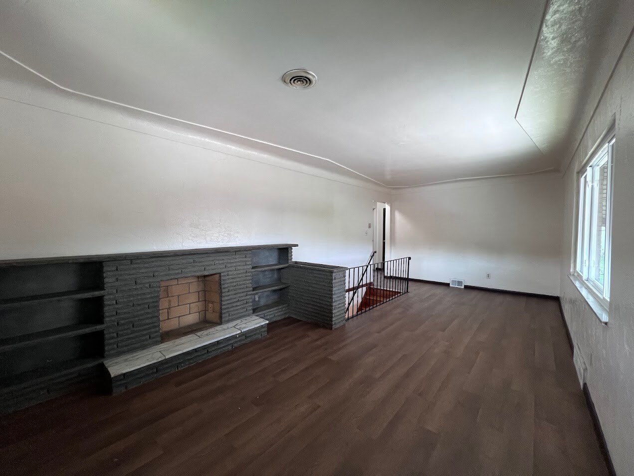 Building Photo - 609 8th St