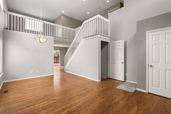 Building Photo - Large House in Parkview Highlands!