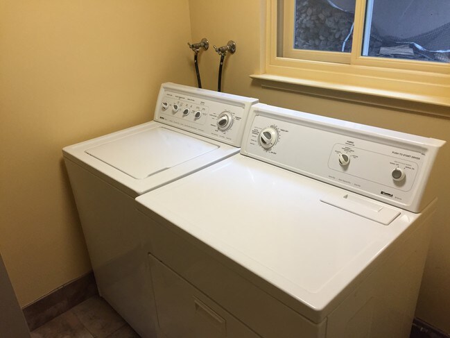 Building Photo - 17389 Gehricke Rd