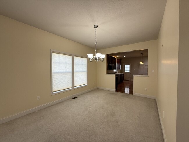 Building Photo - Three Bedroom Collegiate Station Home