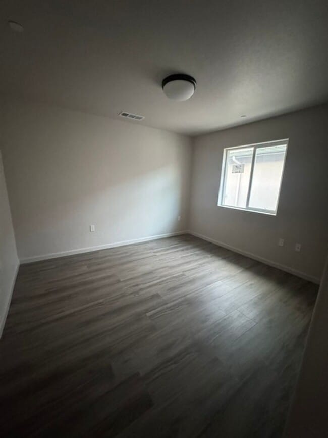 Building Photo - 2395 Oakmont Cir