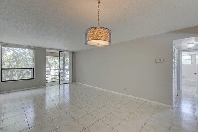 Building Photo - 6751 N University Dr