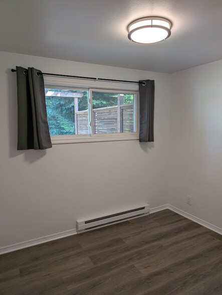 Building Photo - 608 Tacoma Ave NE,