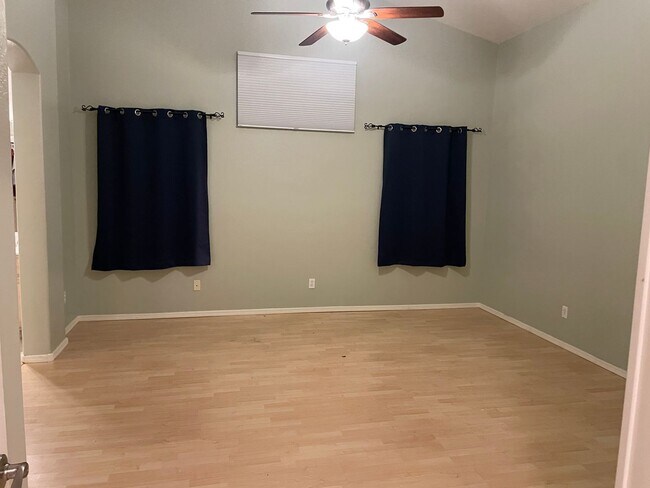 Building Photo - Prime Tempe Location!