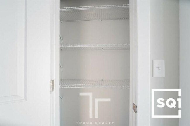 Building Photo - 2 bedroom in Chicago IL 60626