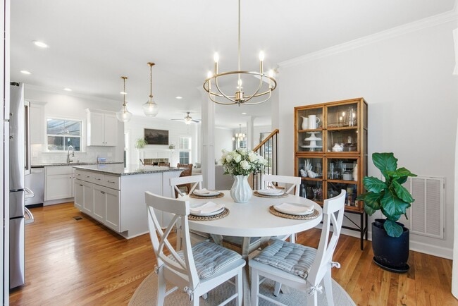 Building Photo - 2046 Lequire Ln