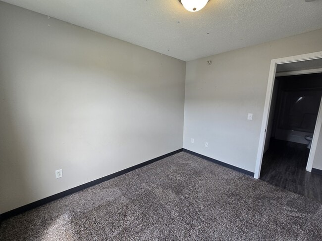 Building Photo - 60 Miller Ave SW