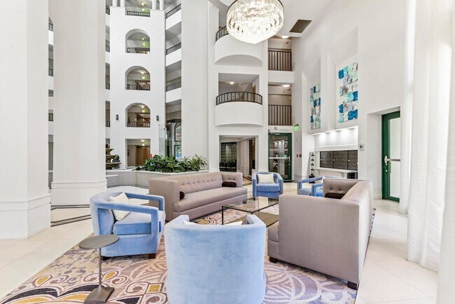 Building Photo - 100 SE 5th Ave