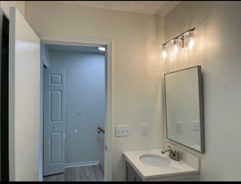 Building Photo - 36 Country Pl Ct