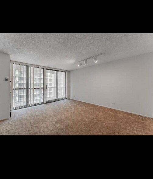 Building Photo - 10 E Ontario St