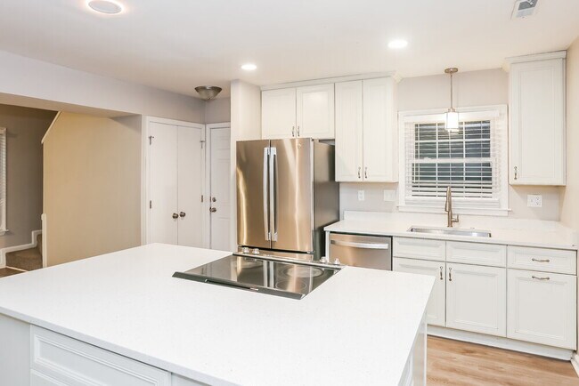 Building Photo - 7115 Casual Corner Ln