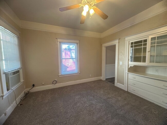 Building Photo - Updated 2 Bedroom with Office and Yard in the Heart of Midtown