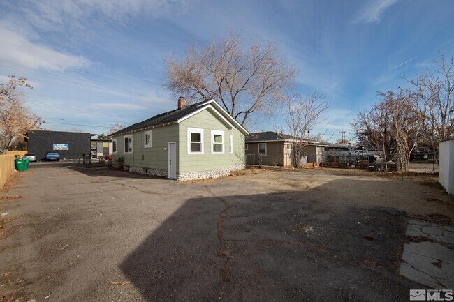 Building Photo - 402 Grand Canyon Blvd