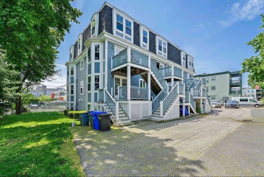 Building Photo - 32 Adamson St