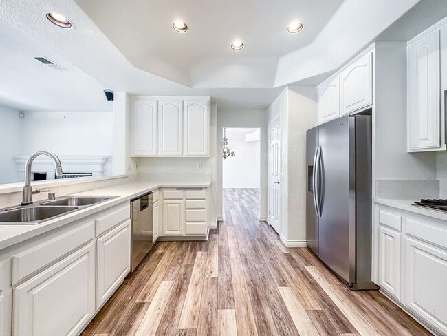 Building Photo - 32971 N Peak Dr