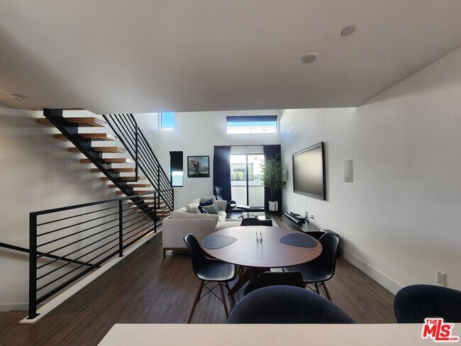 Building Photo - 11314 W Raitt Ln