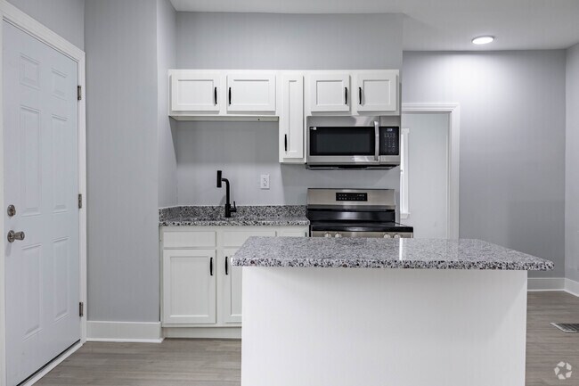 3BR, 1BA - 950SF - Kitchen - 3655 Besuden Ct