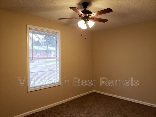 Building Photo - 26 Hiland Pl