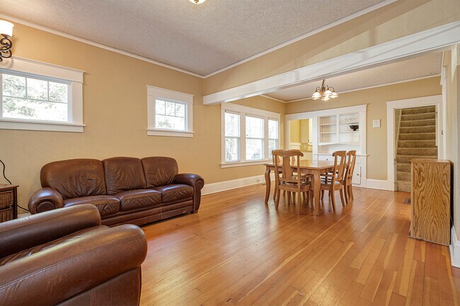Building Photo - 2330 SW 170th Ave