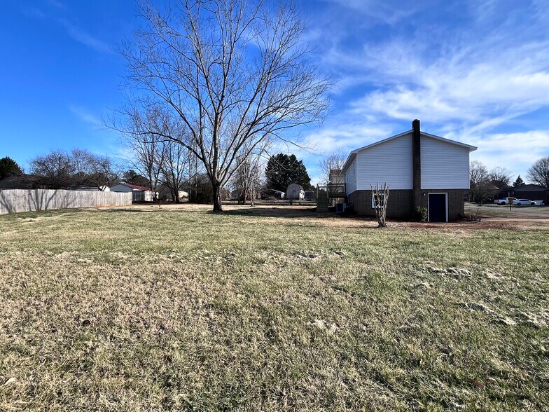 Side/Back yard - 2120 Chatham St