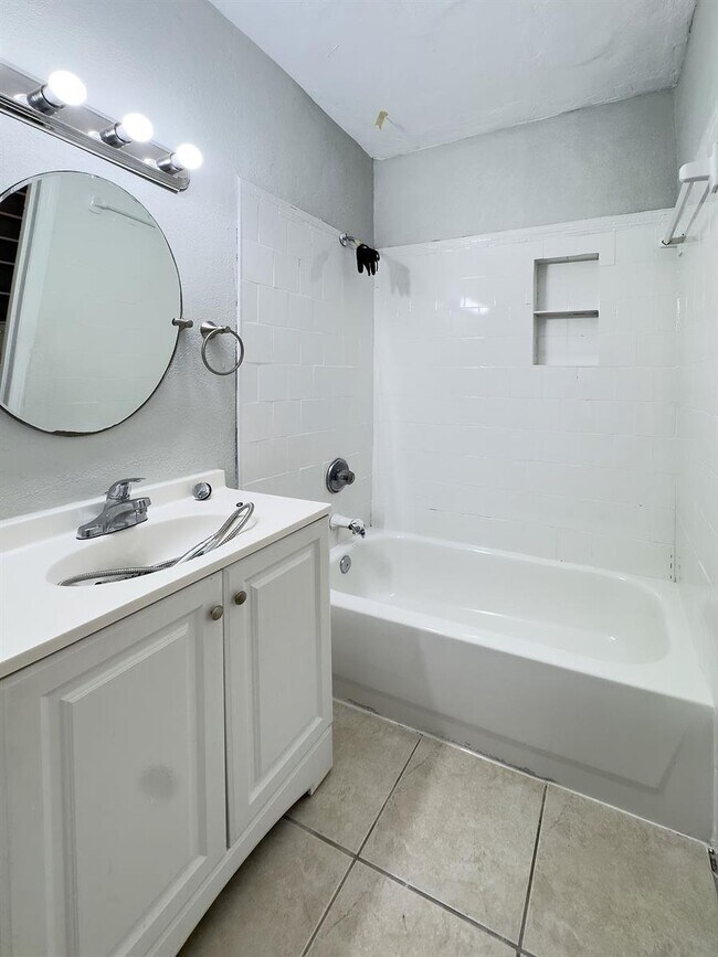 Building Photo - 1230 NE 2nd Ave