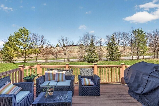 Building Photo - 15275 Plumstone Dr