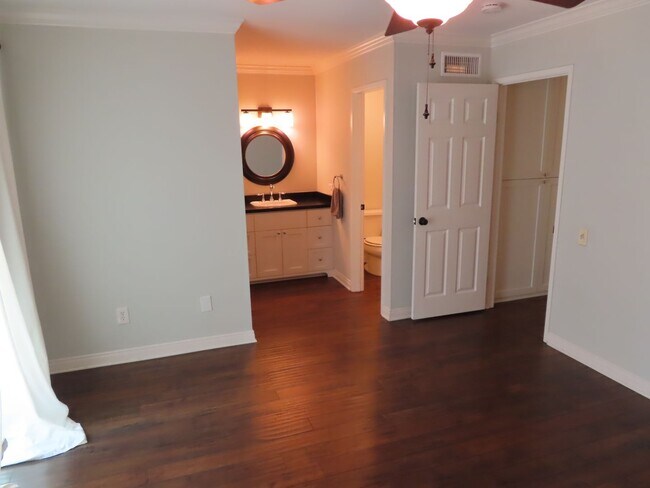 Building Photo - Nicely updated 4-bedroom house in Chula Vista