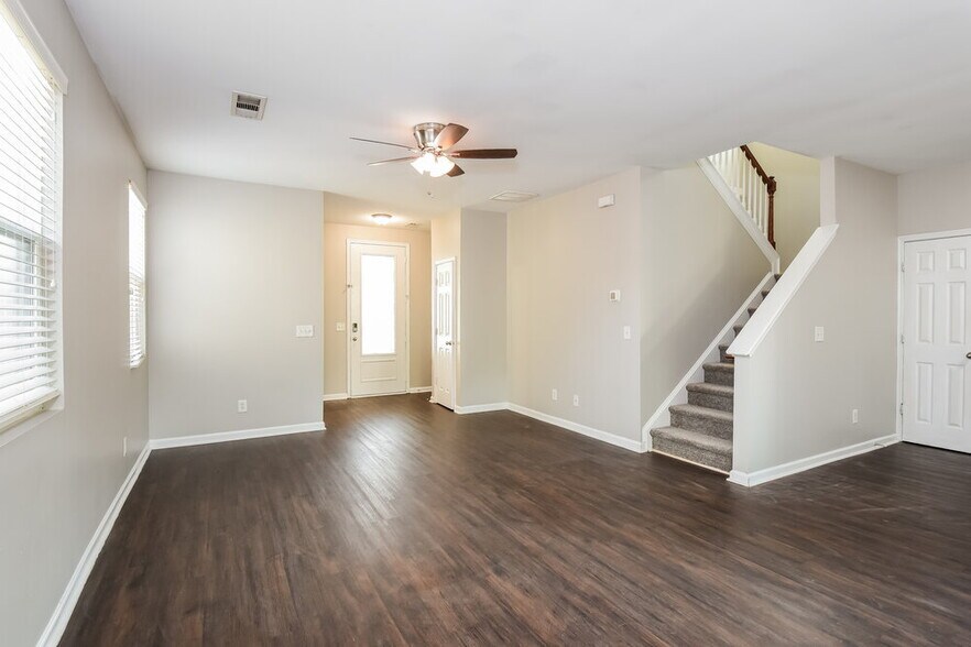 Building Photo - 307 Kaley Dr