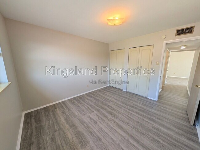 Building Photo - 5353 Walsh St