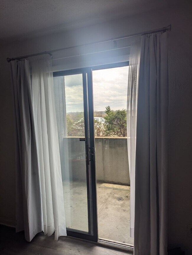 Building Photo - 2BR Condo in West Chester, **Pet Friendly-...