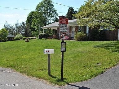 Building Photo - 313 Charles St