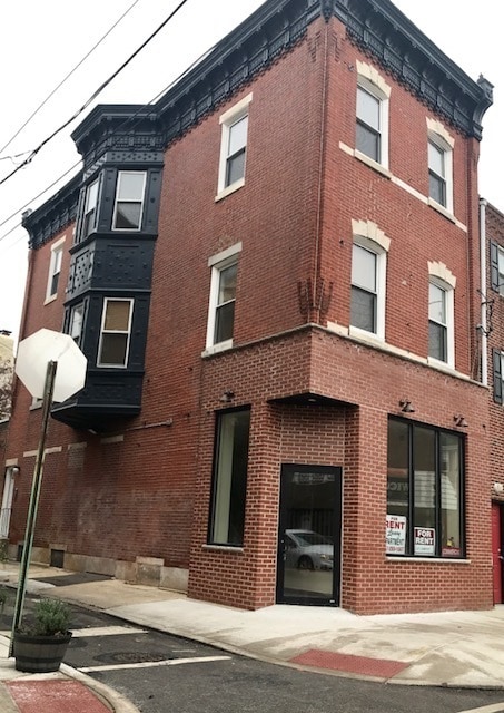 Building Photo - Great 2BR/1BA Queen Village Apartment Available Now