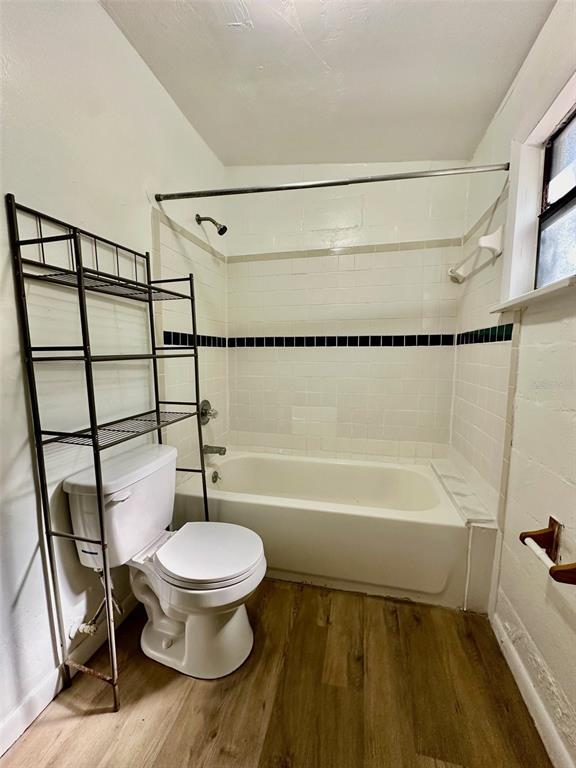 Building Photo - 643 NE Waldo Rd