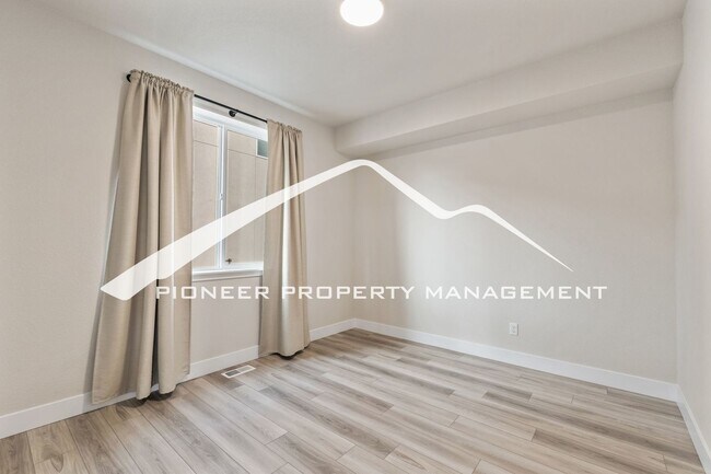 Building Photo - Breathtaking Pikes Peak Views in Desirable Wolf Ranch - 4 bedroom, 3 Full Bath, Office and Loft, ...