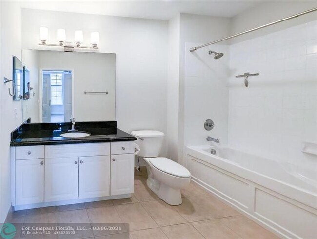 Building Photo - 520 SE 5th Ave