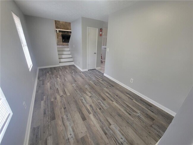 Building Photo - 1085 Mainstreet Valley Dr