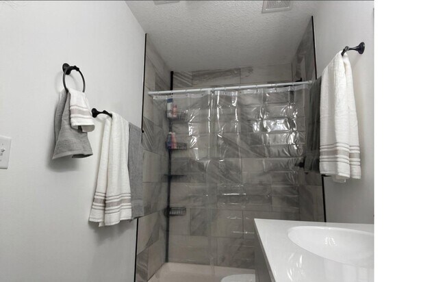 Building Photo - 321 Cedar Trl