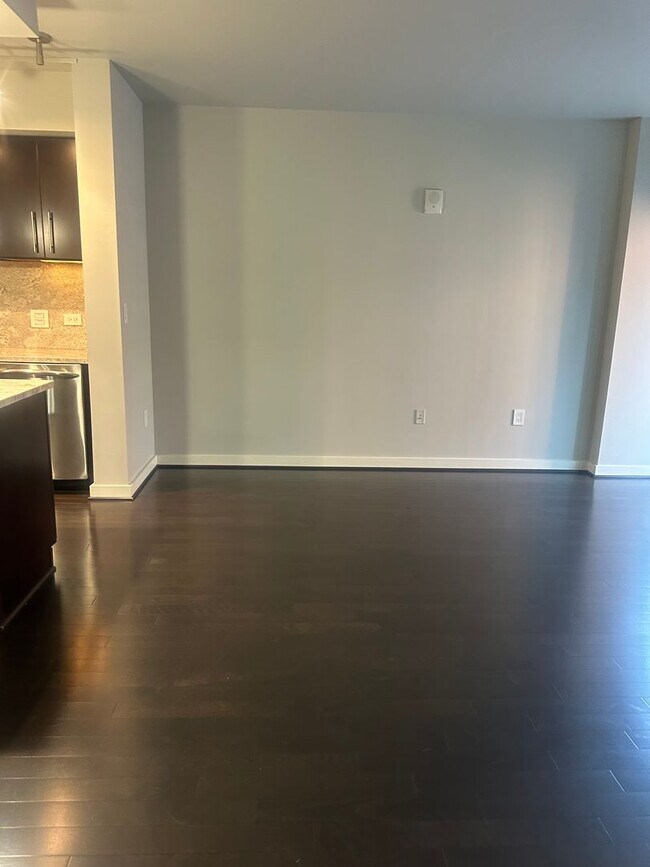 Building Photo - 1 Bedroom 1 Bath Condo Near Capitol Hill