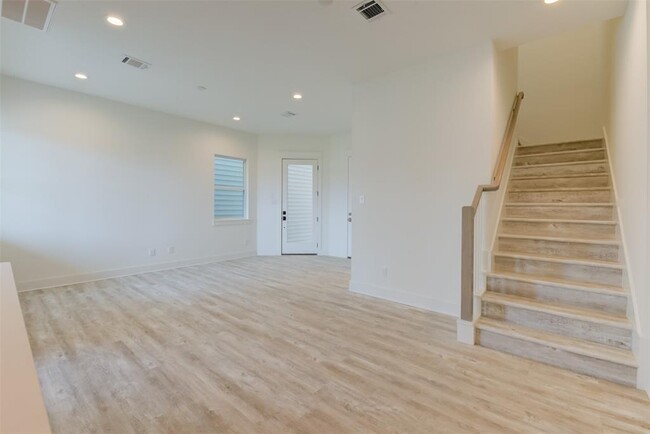 Building Photo - 2551 Judiway St