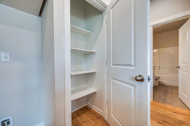 Building Photo - Beautiful Newer Model Home with Open Floor Plan, A/C & Fenced Yard!