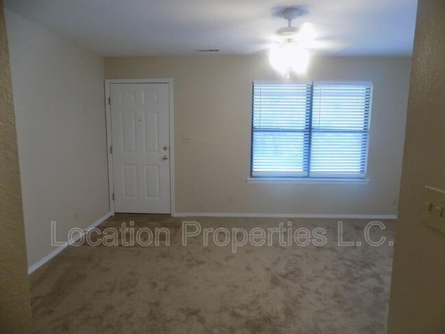 Building Photo - 950 Monterey Way