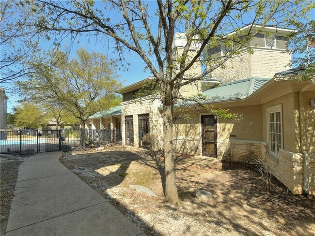 Building Photo - 2320 Gracy Farms Ln