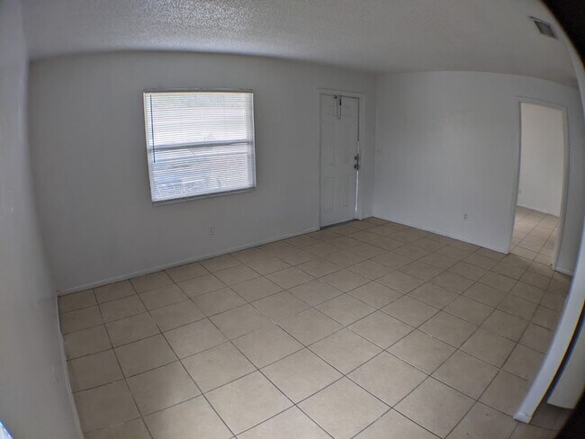 Building Photo - 3 Bedroom, 2 Bathrooms Apartment with Water View