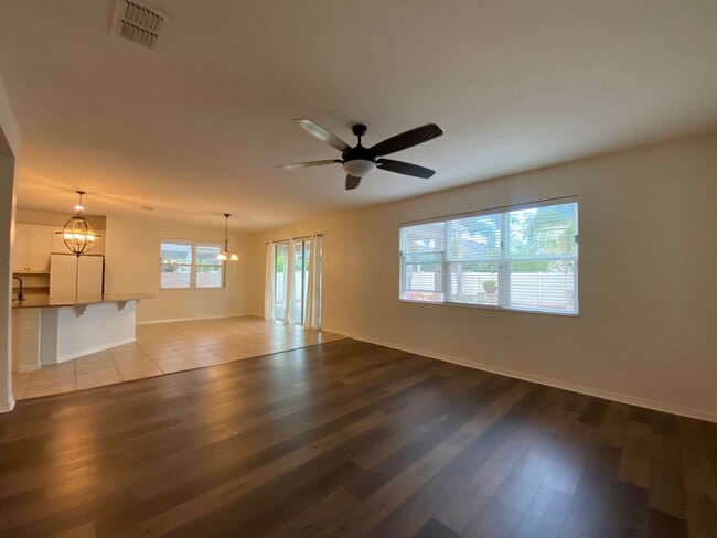 Building Photo - Stunning 5 Bedroom Pool Home in Orchard Hi...